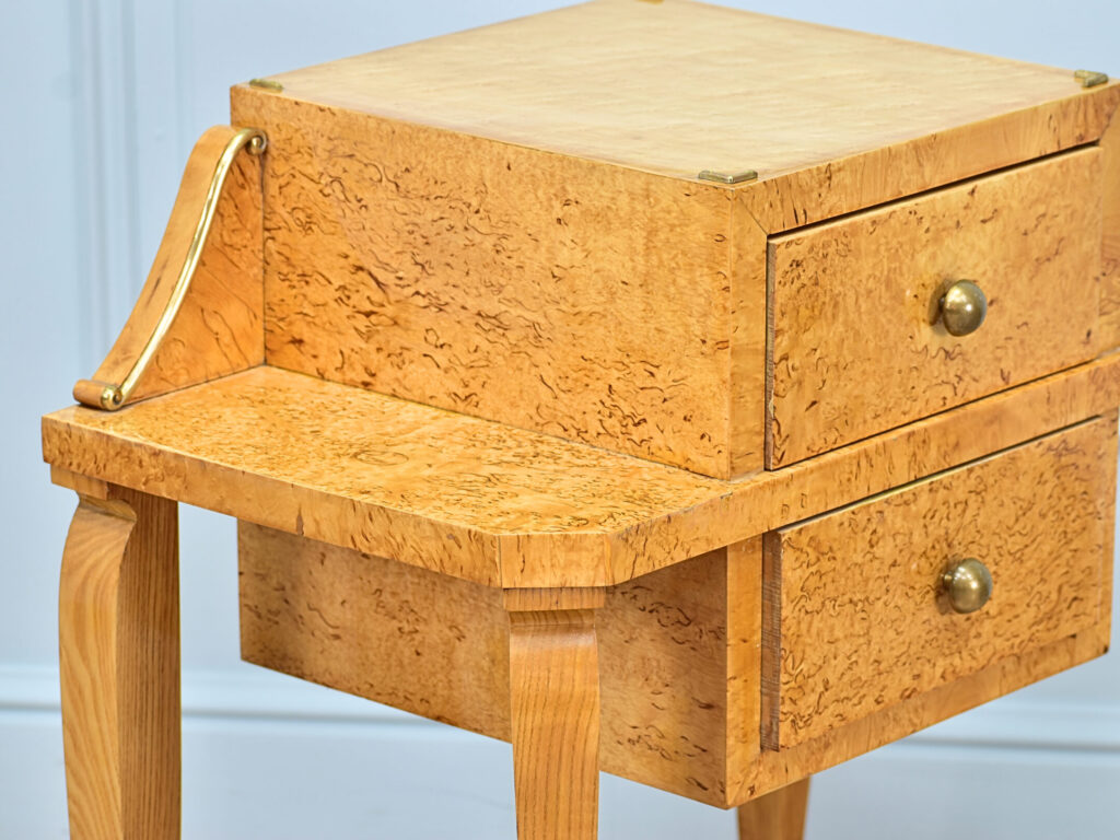 Антикварні тумбочки в стилі Ар-деко