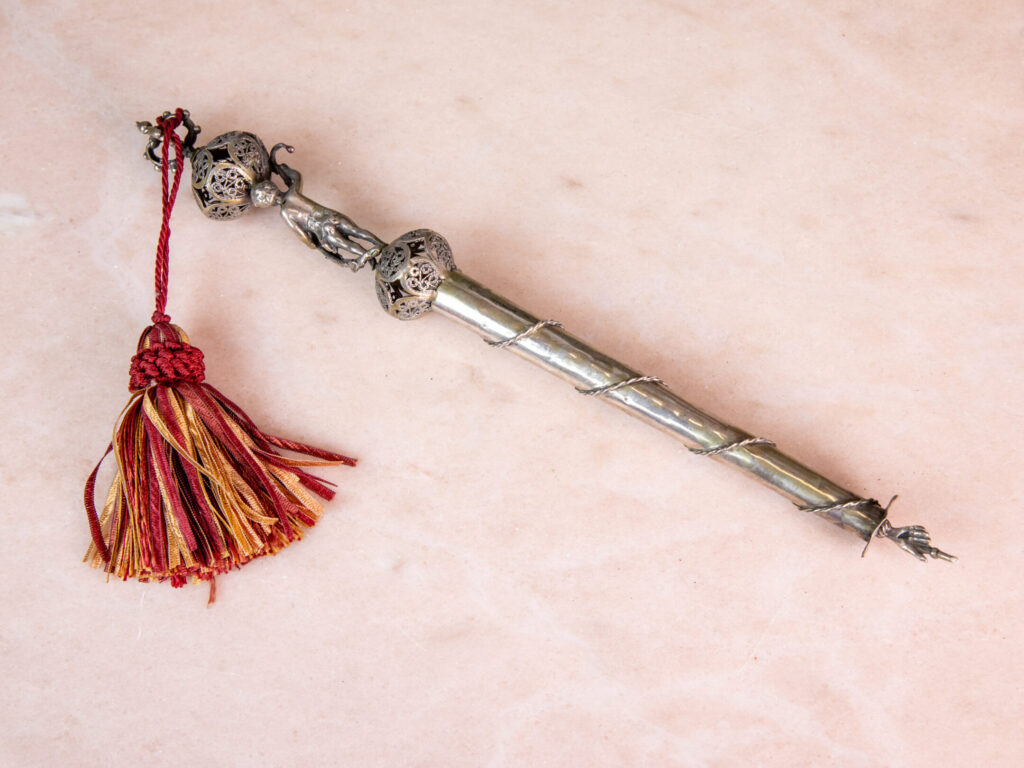 Антикварна срібна указка (яд) для читання Тори