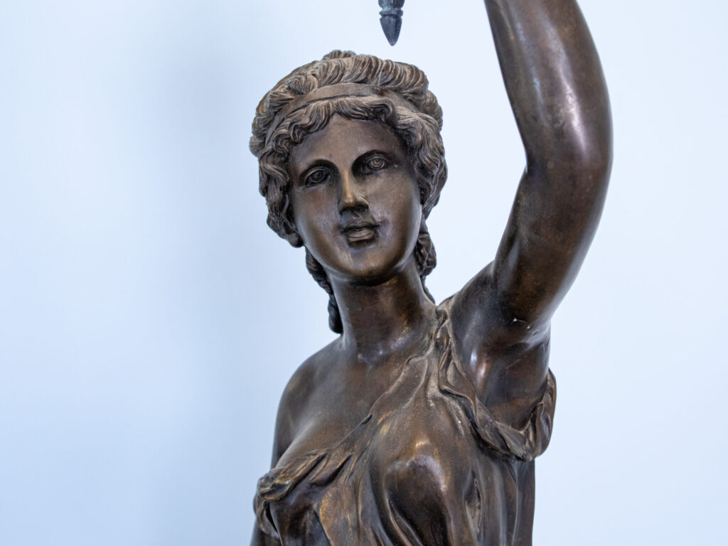 BN4A7807 Антикварні підлогові світильники