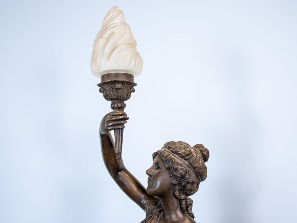 BN4A7832 Антикварні підлогові світильники