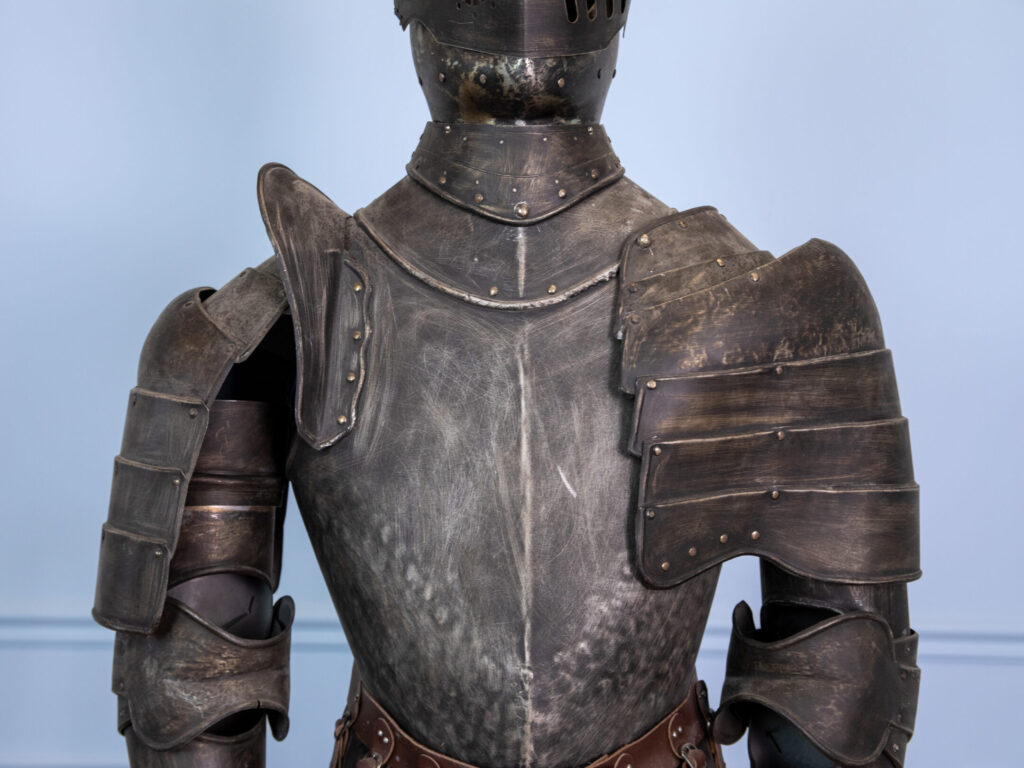 Декоративные рыцарские доспехи