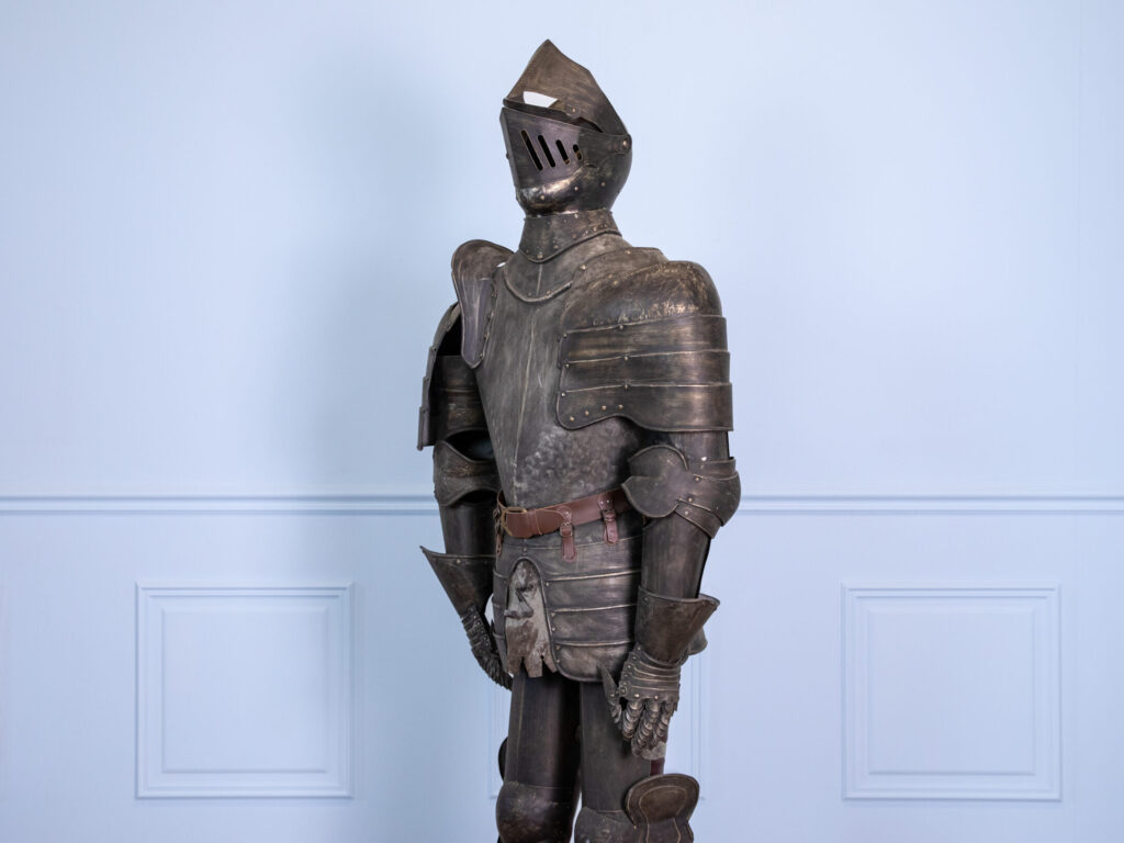 Декоративные рыцарские доспехи