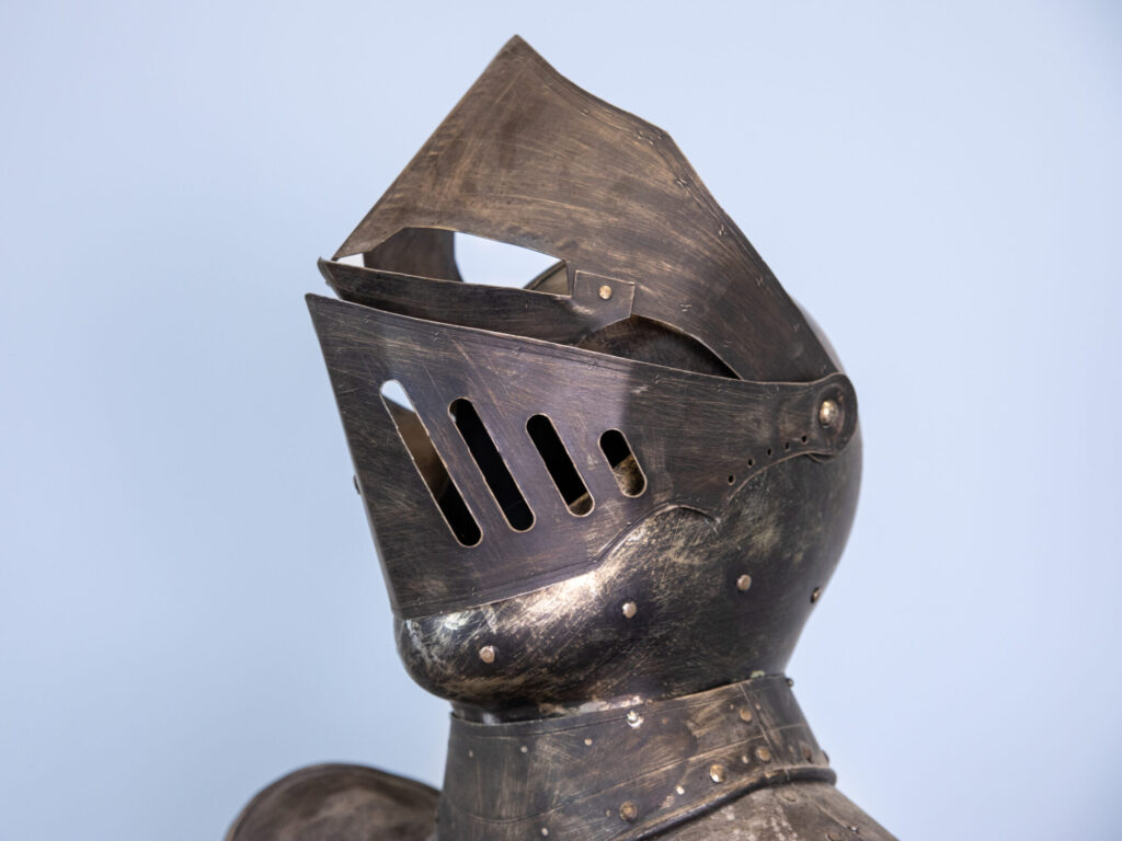 Декоративные рыцарские доспехи