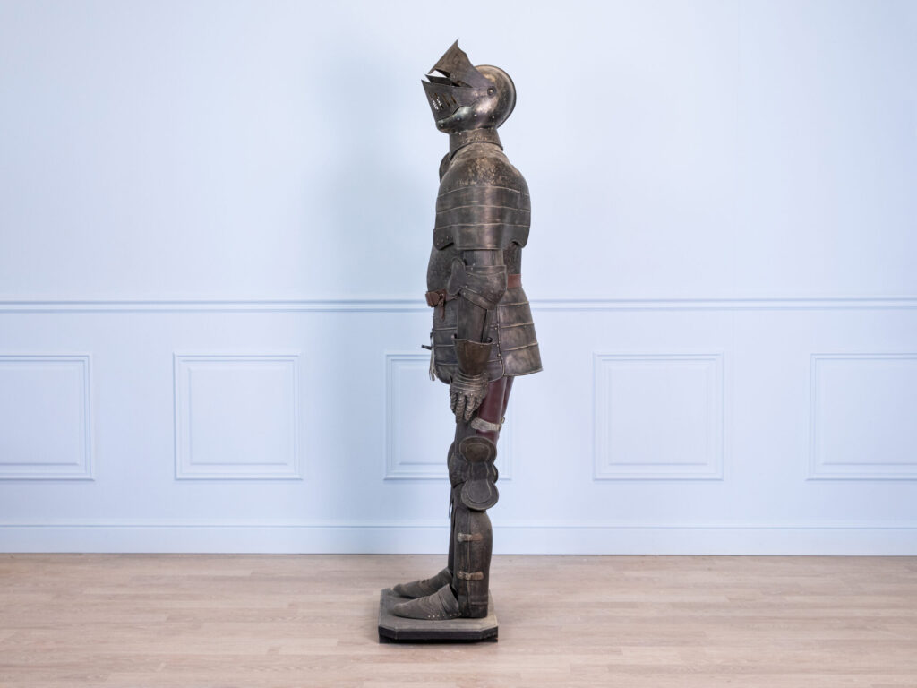 Декоративные рыцарские доспехи