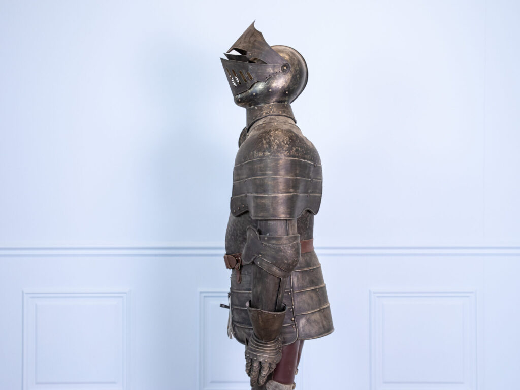 Декоративные рыцарские доспехи
