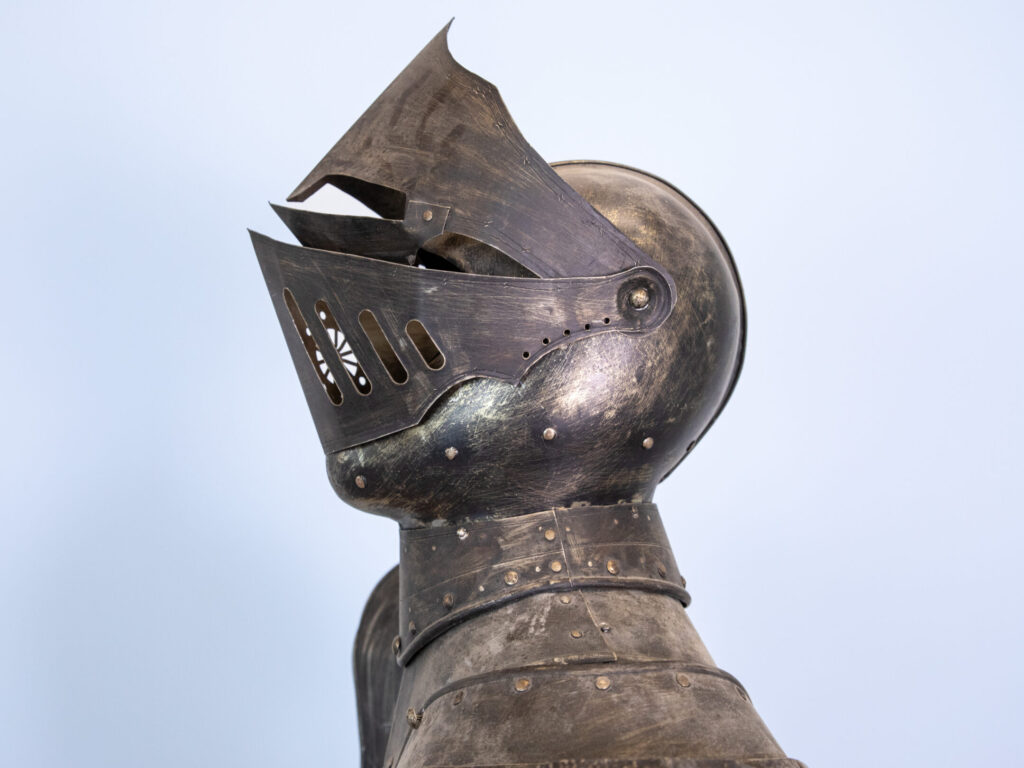 Декоративные рыцарские доспехи