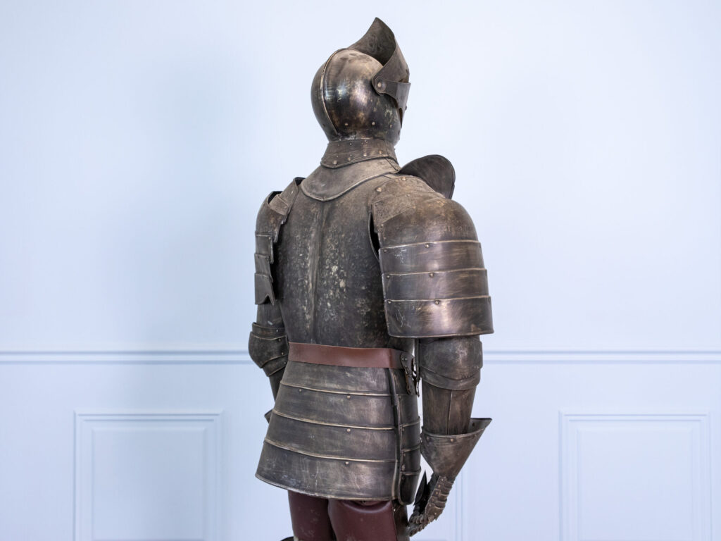 Декоративные рыцарские доспехи