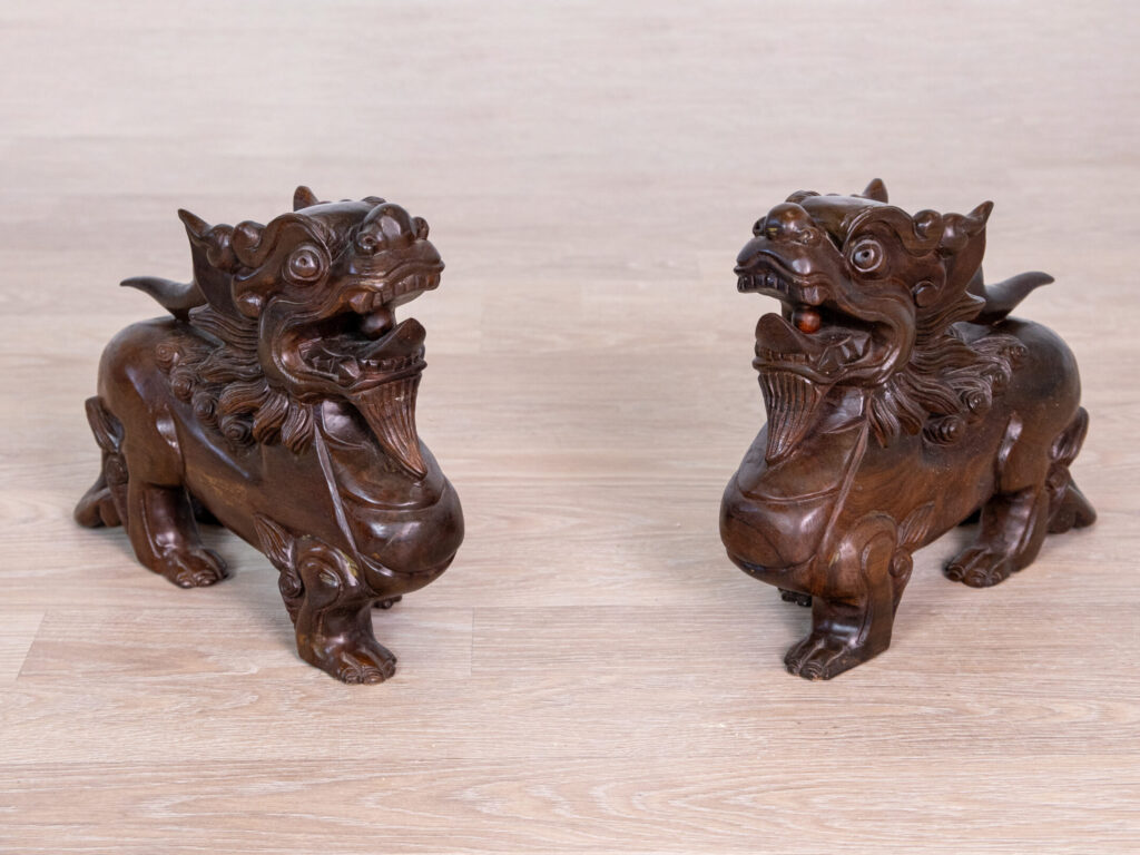 Деревянные статуэтки китайских львов-хранителей