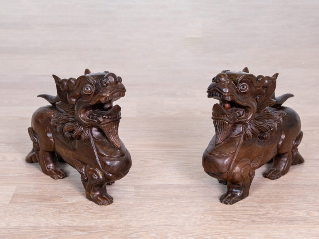 Деревянные статуэтки китайских львов-хранителей