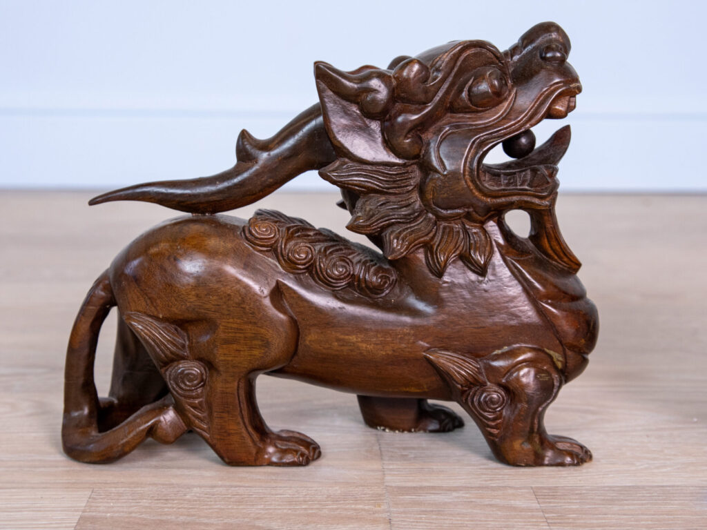 Деревянные статуэтки китайских львов-хранителей