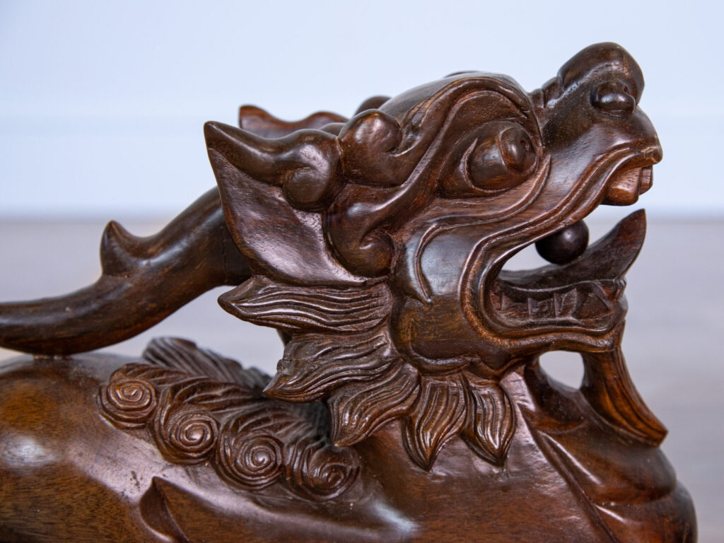 Деревянные статуэтки китайских львов-хранителей