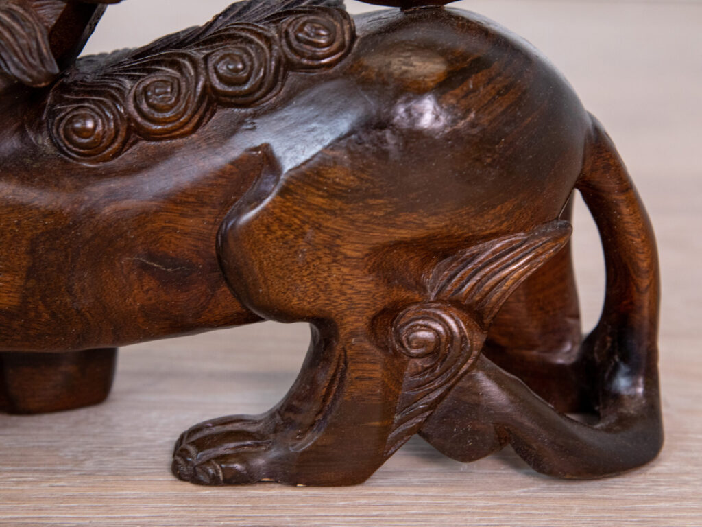 Деревянные статуэтки китайских львов-хранителей