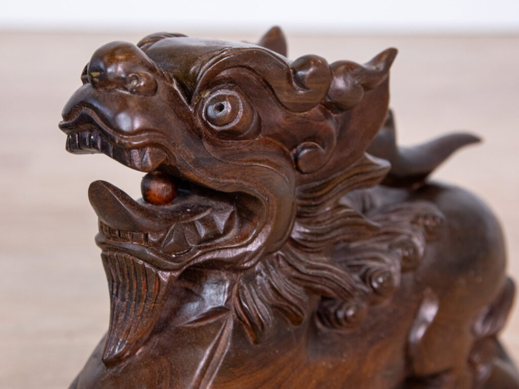 Деревянные статуэтки китайских львов-хранителей
