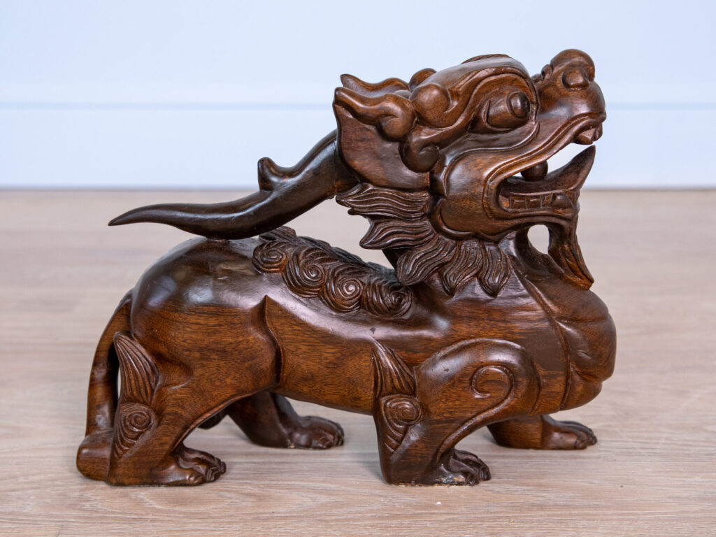 Деревянные статуэтки китайских львов-хранителей