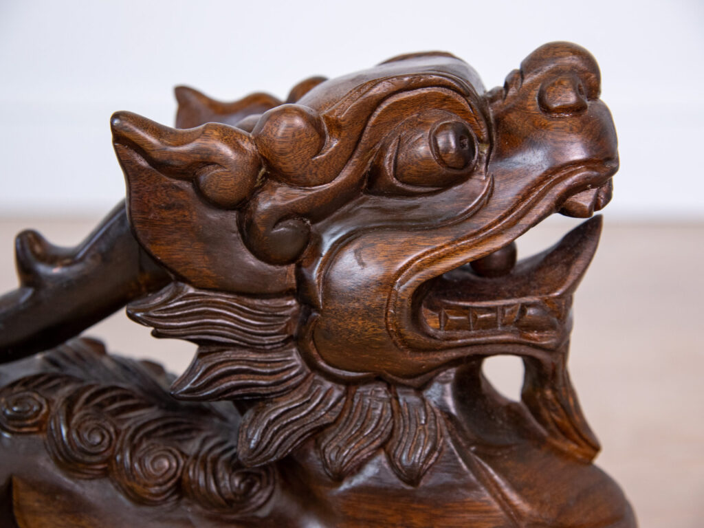 Деревянные статуэтки китайских львов-хранителей