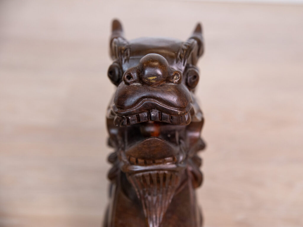 Деревянные статуэтки китайских львов-хранителей