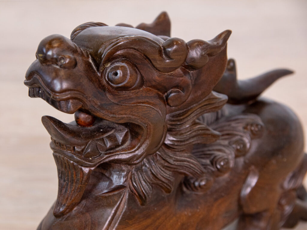 Деревянные статуэтки китайских львов-хранителей