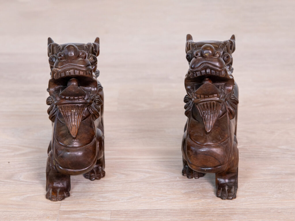 Деревянные статуэтки китайских львов-хранителей