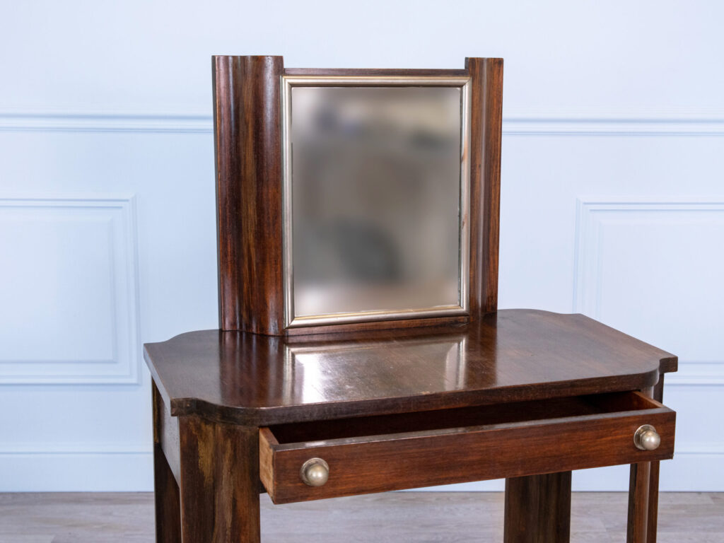 Антикварний туалетний столик