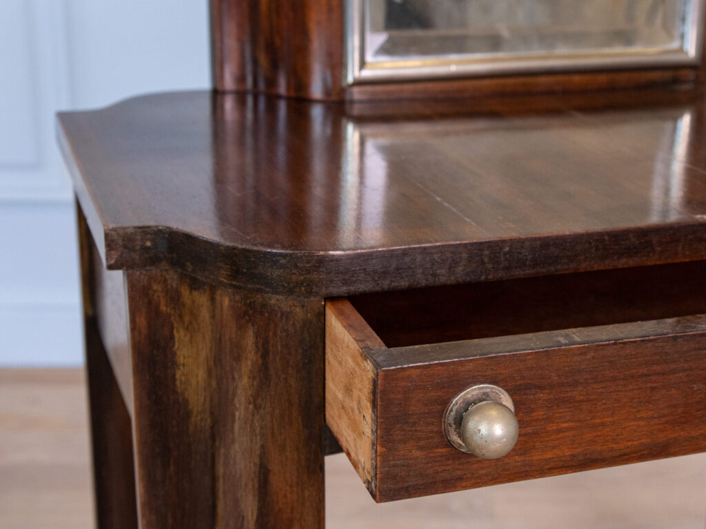 Антикварний туалетний столик