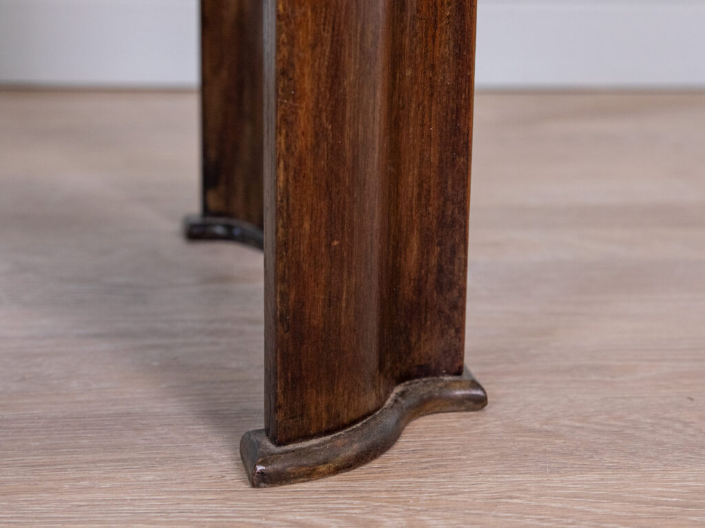 Антикварний туалетний столик