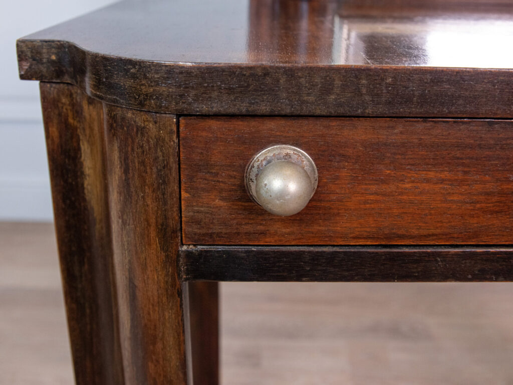 Антикварний туалетний столик