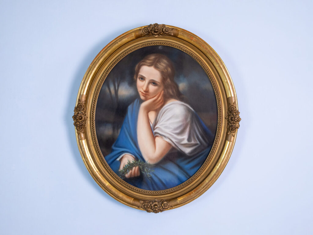 Антикварний портрет молодої дівчини