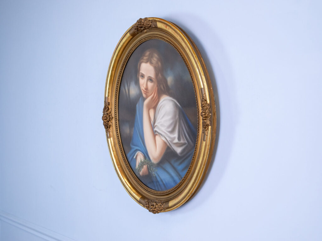 Антикварний портрет молодої дівчини