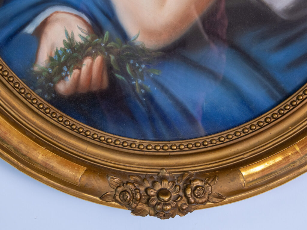 Антикварний портрет молодої дівчини