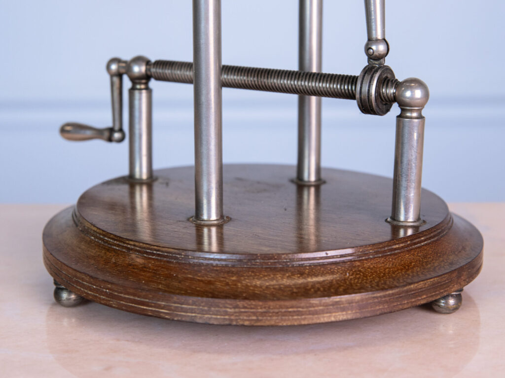 Вінтажна механічна підставка для пляшки