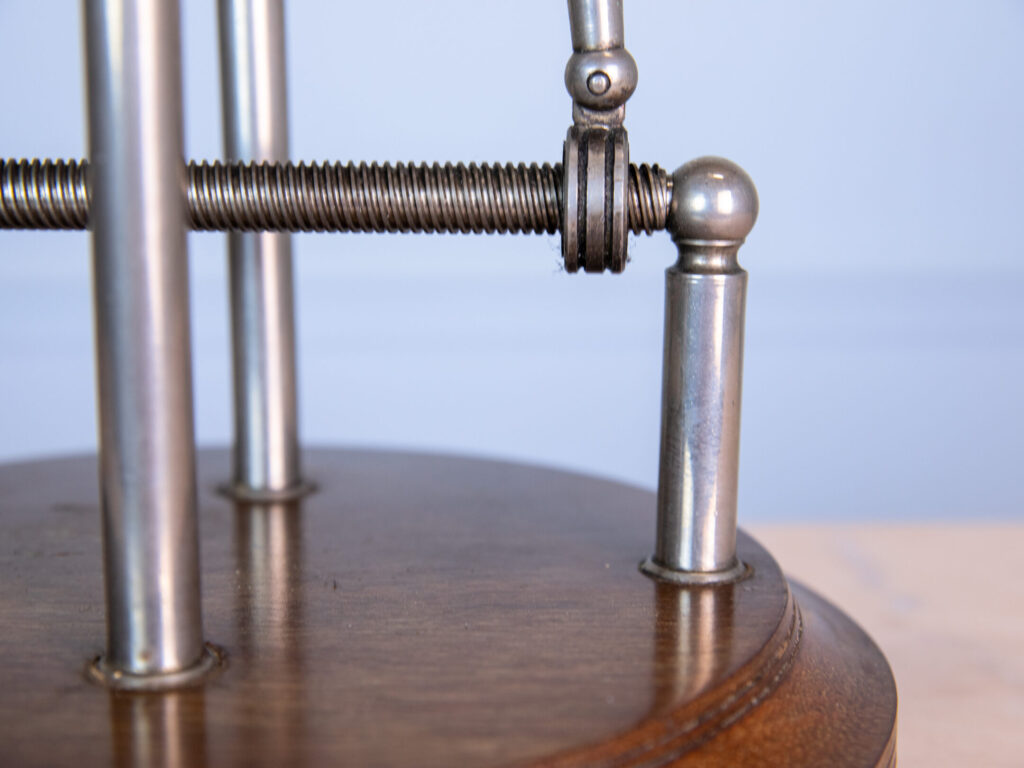 Вінтажна механічна підставка для пляшки