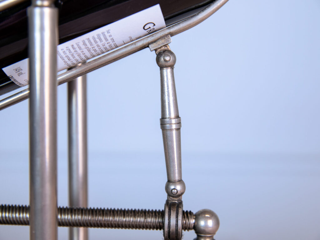 Вінтажна механічна підставка для пляшки