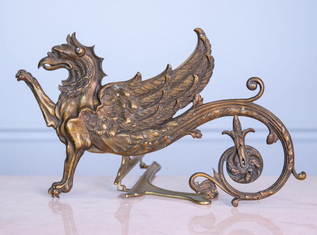 Декоративные мебельные накладки в виде грифонов