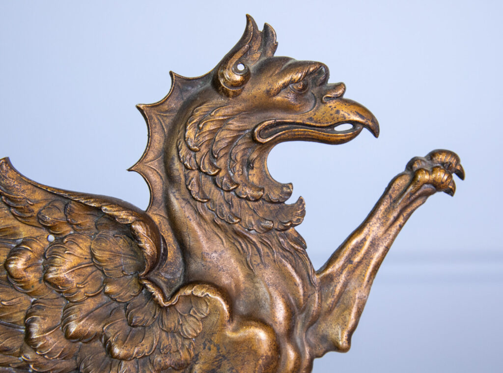 Декоративные мебельные накладки в виде грифонов