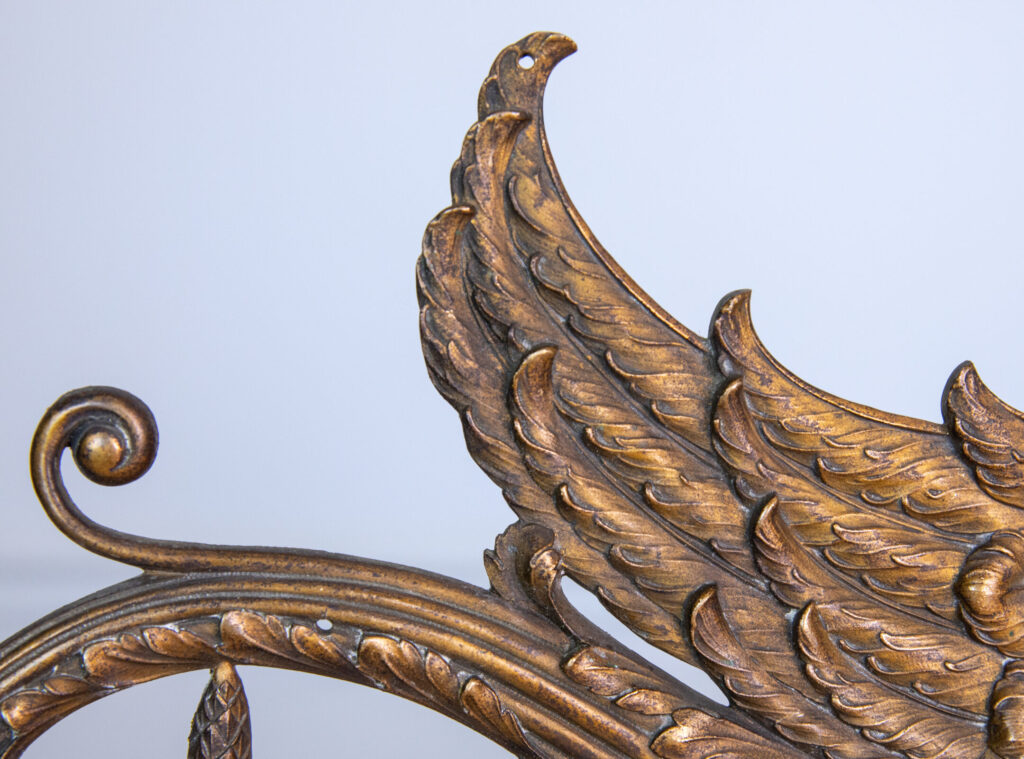 Декоративные мебельные накладки в виде грифонов