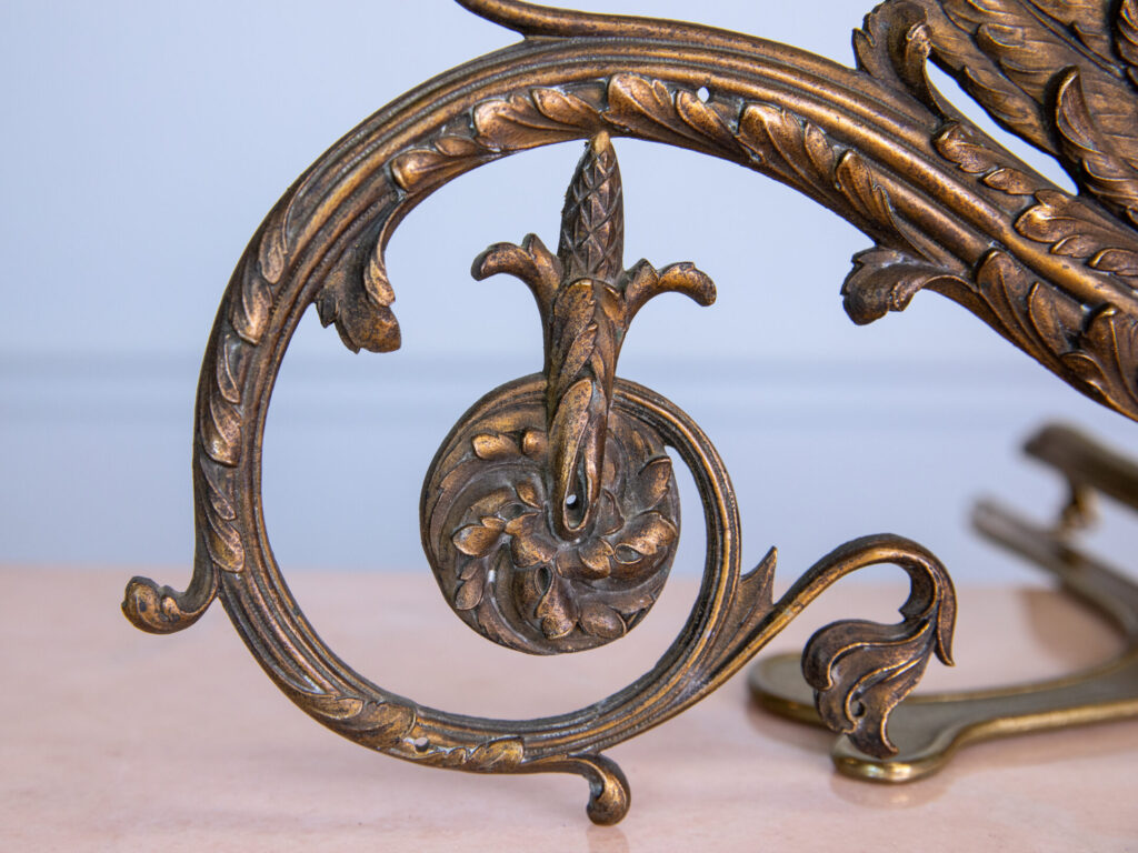 Декоративные мебельные накладки в виде грифонов