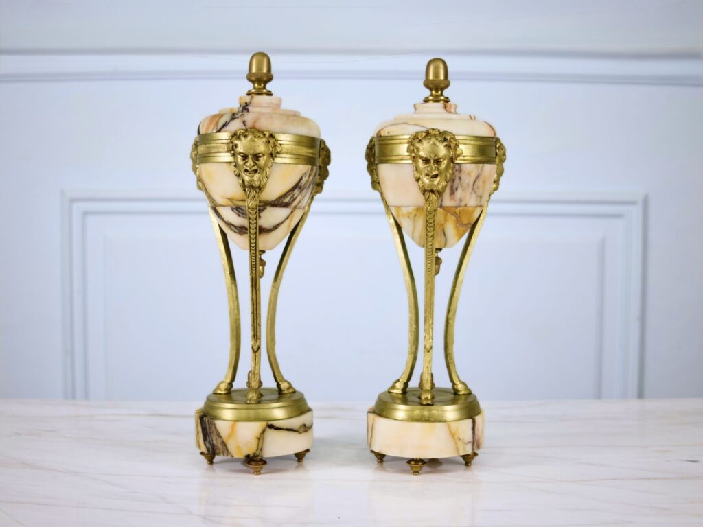 Пара антикварних касолет у стилі Людовика XVI