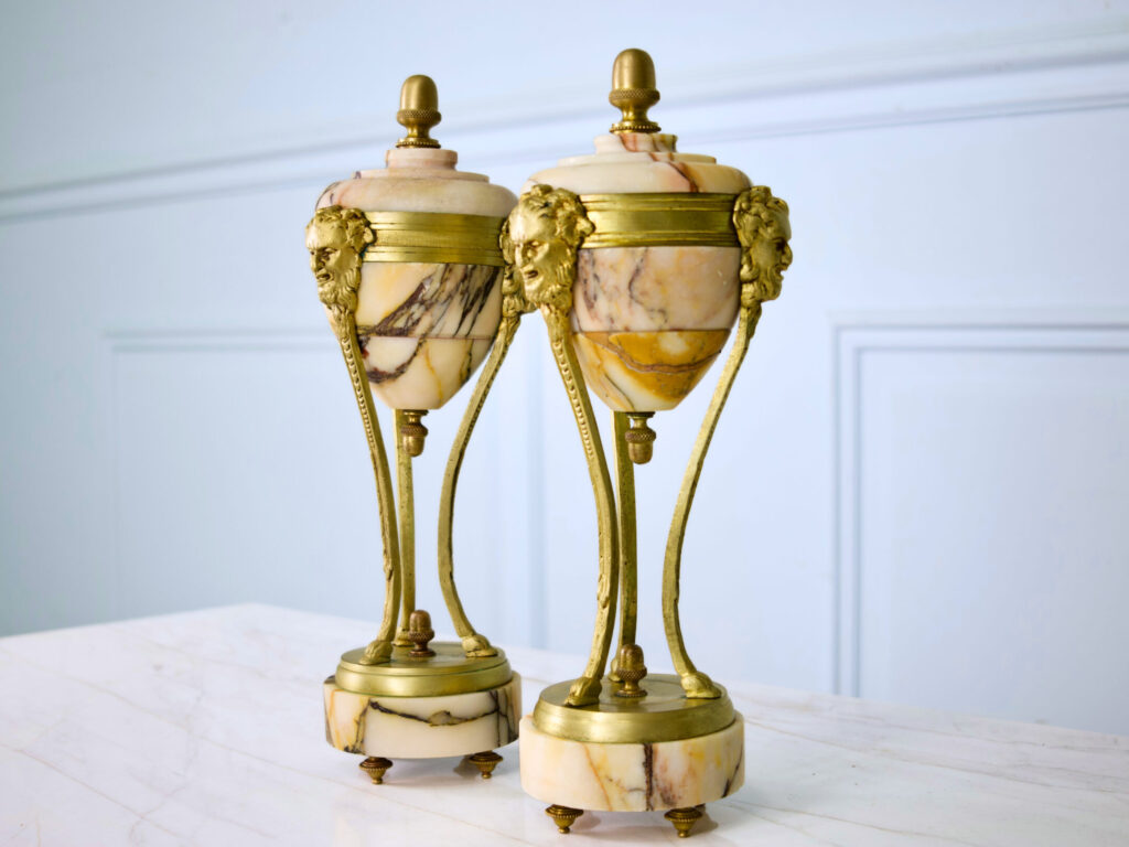 Пара антикварних касолет у стилі Людовика XVI