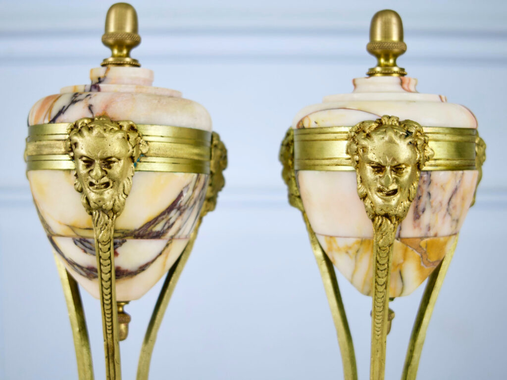 Пара антикварних касолет у стилі Людовика XVI