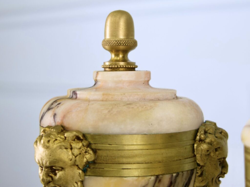 Пара антикварних касолет у стилі Людовика XVI