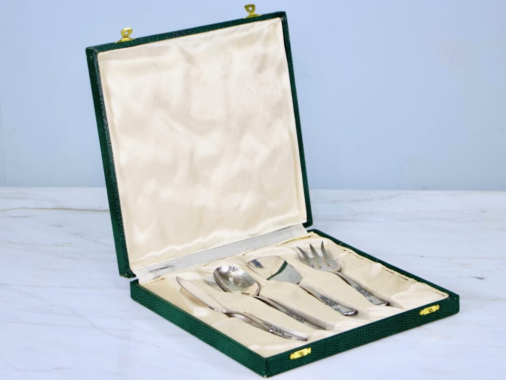 Антикварний набір столових приборів