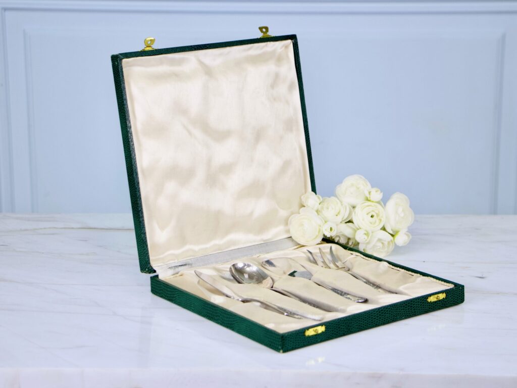 Антикварний набір столових приборів