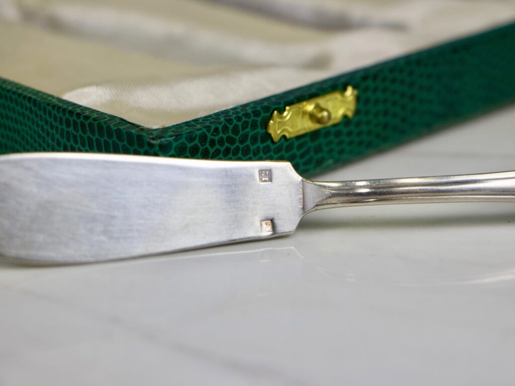 Антикварний набір столових приборів