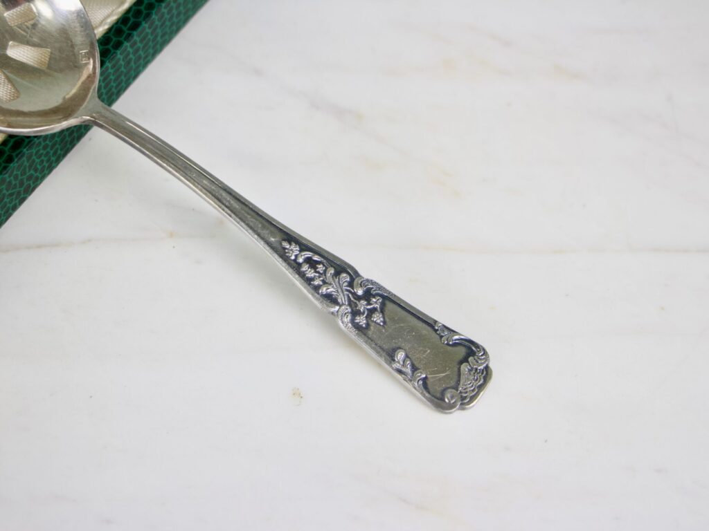 Антикварний набір столових приборів