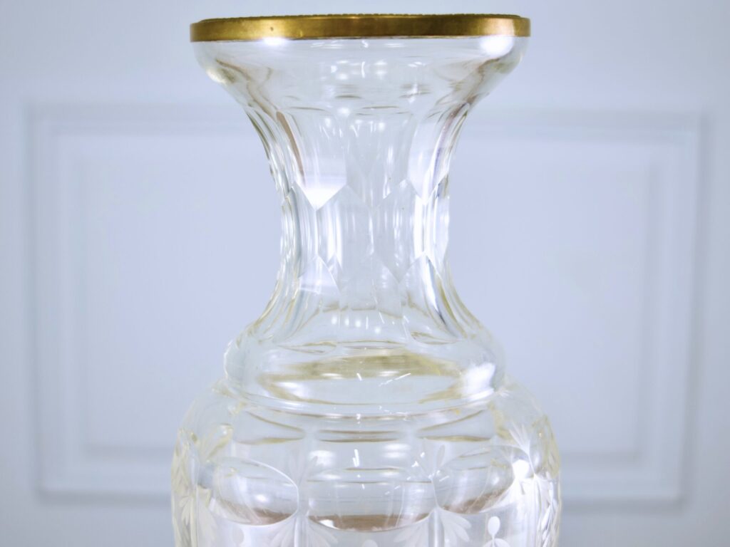 Антикварна ваза в стилі Неокласицизму