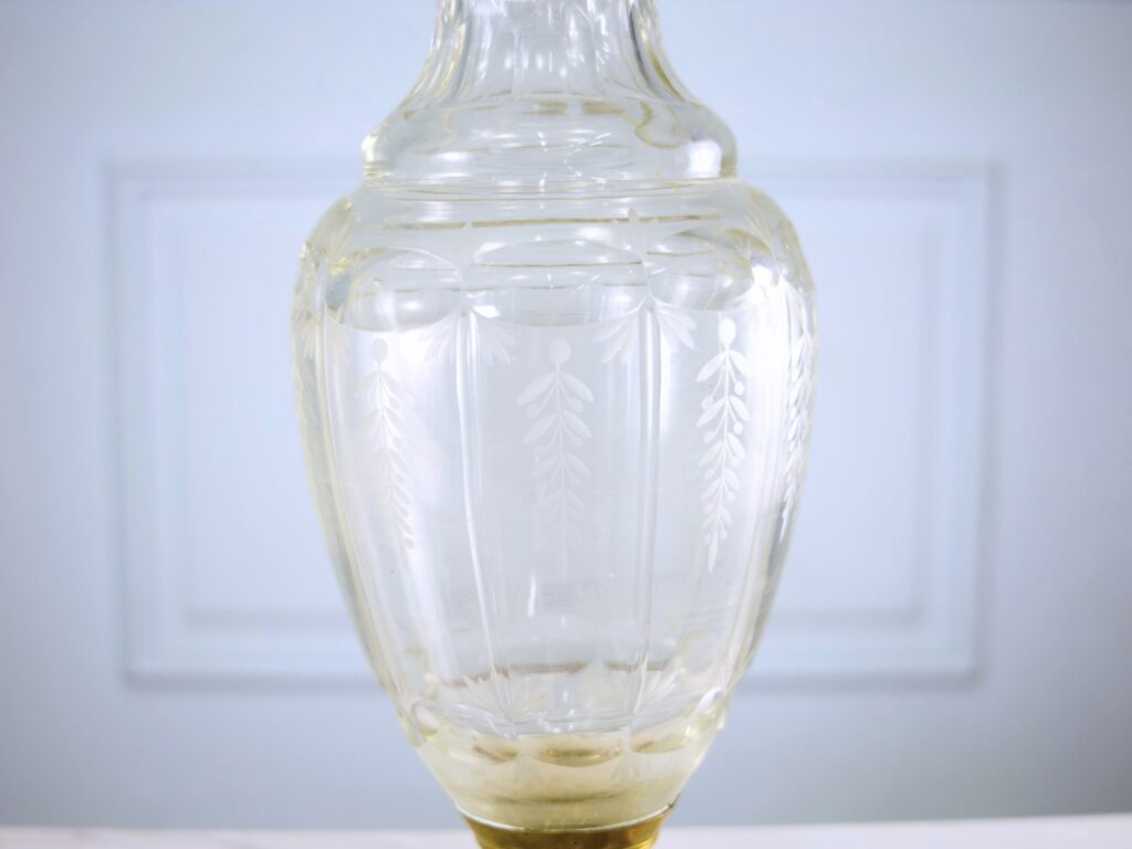 Антикварна ваза в стилі Неокласицизму