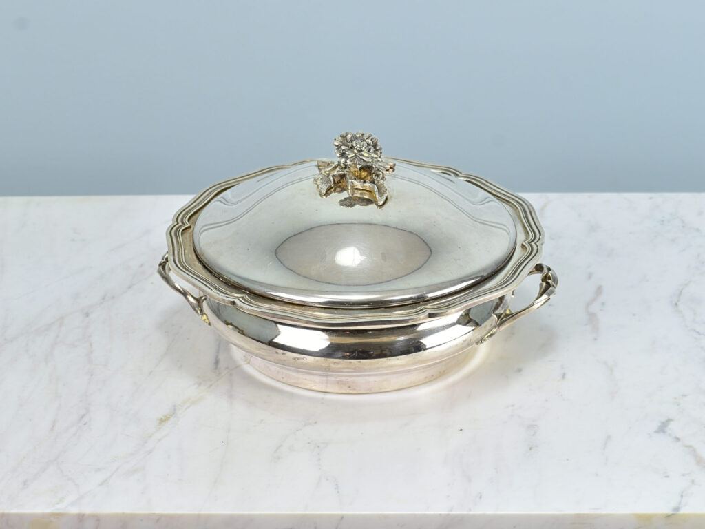 Антикварна посріблена супниця