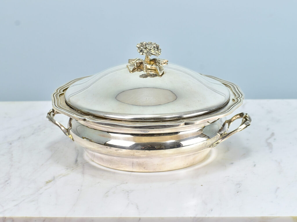 Антикварна посріблена супниця