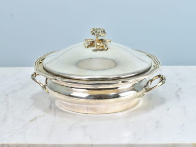 Антикварна посріблена супниця