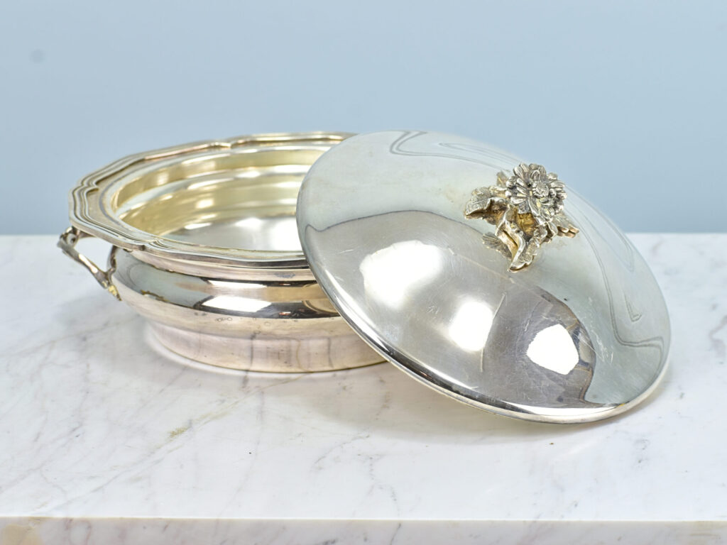 Антикварна посріблена супниця